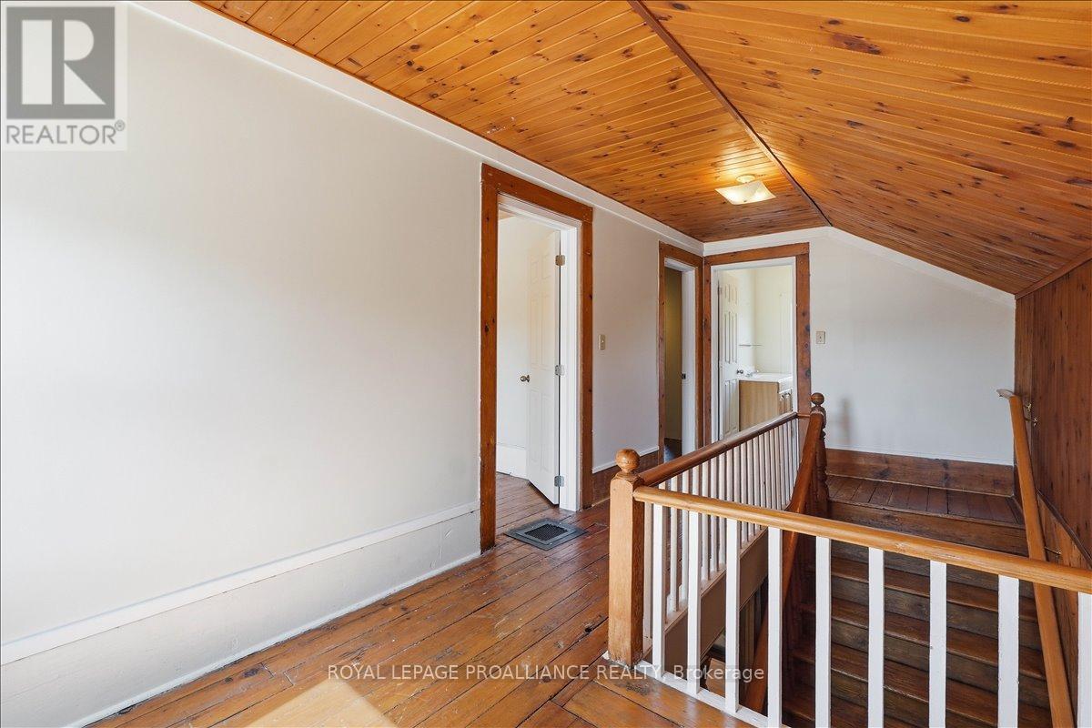 211 COLBORNE STREET — photo 31