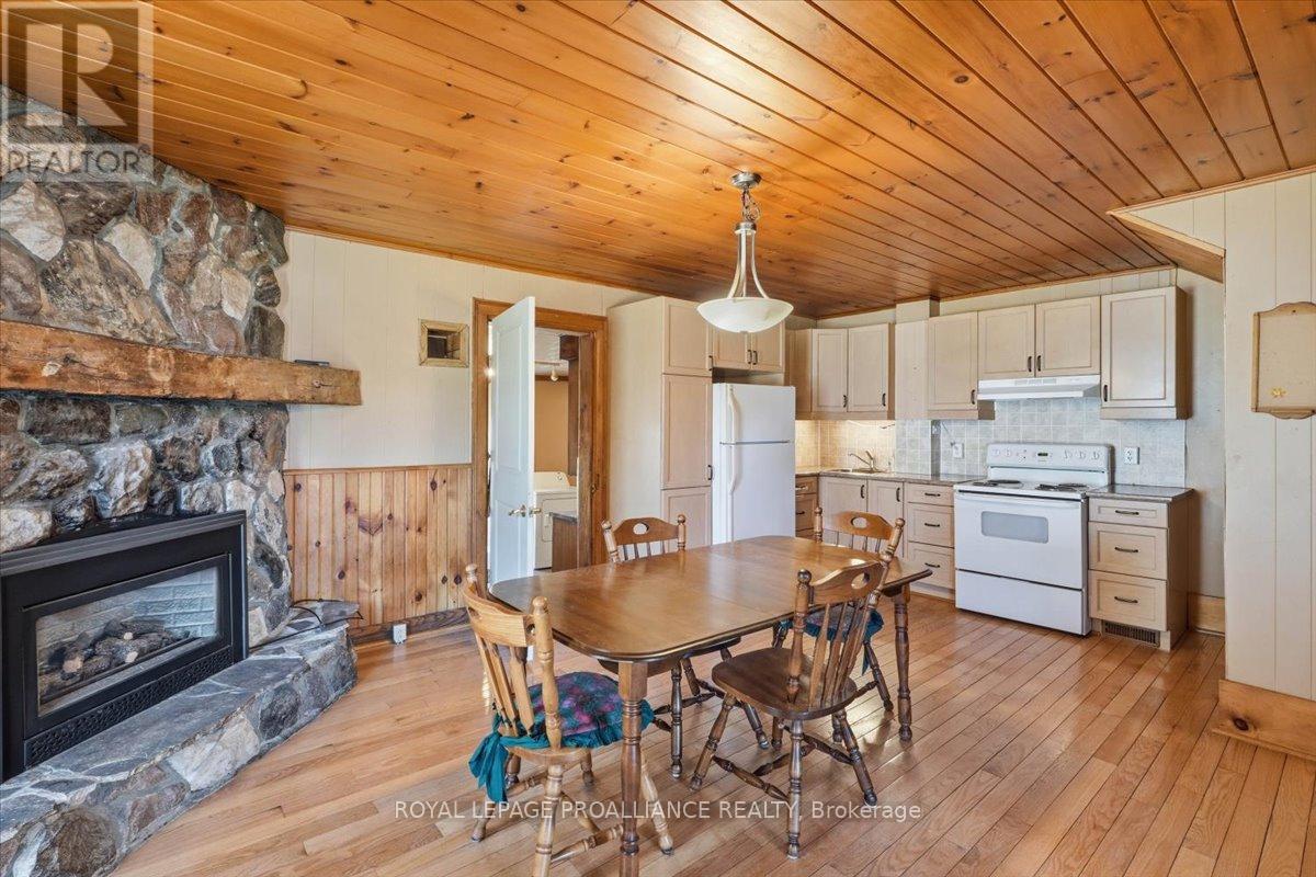 211 COLBORNE STREET - 5