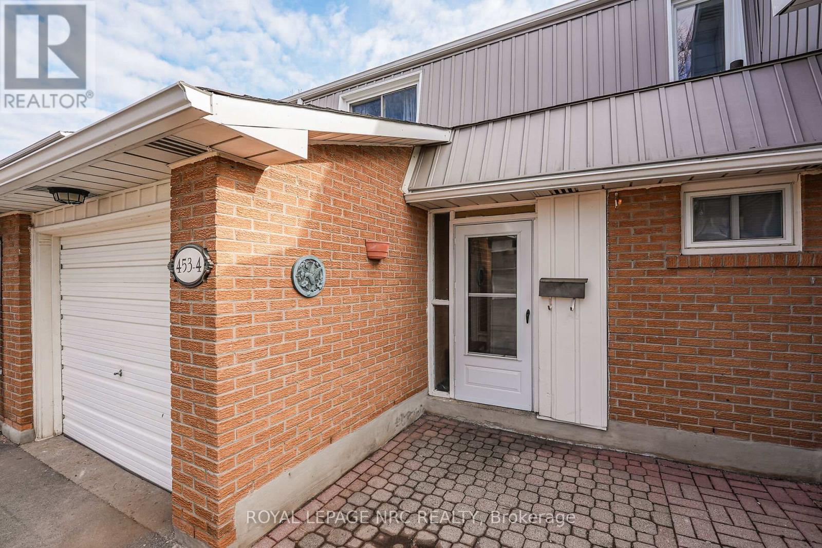 #4 453 WOODVIEW ROAD - 2