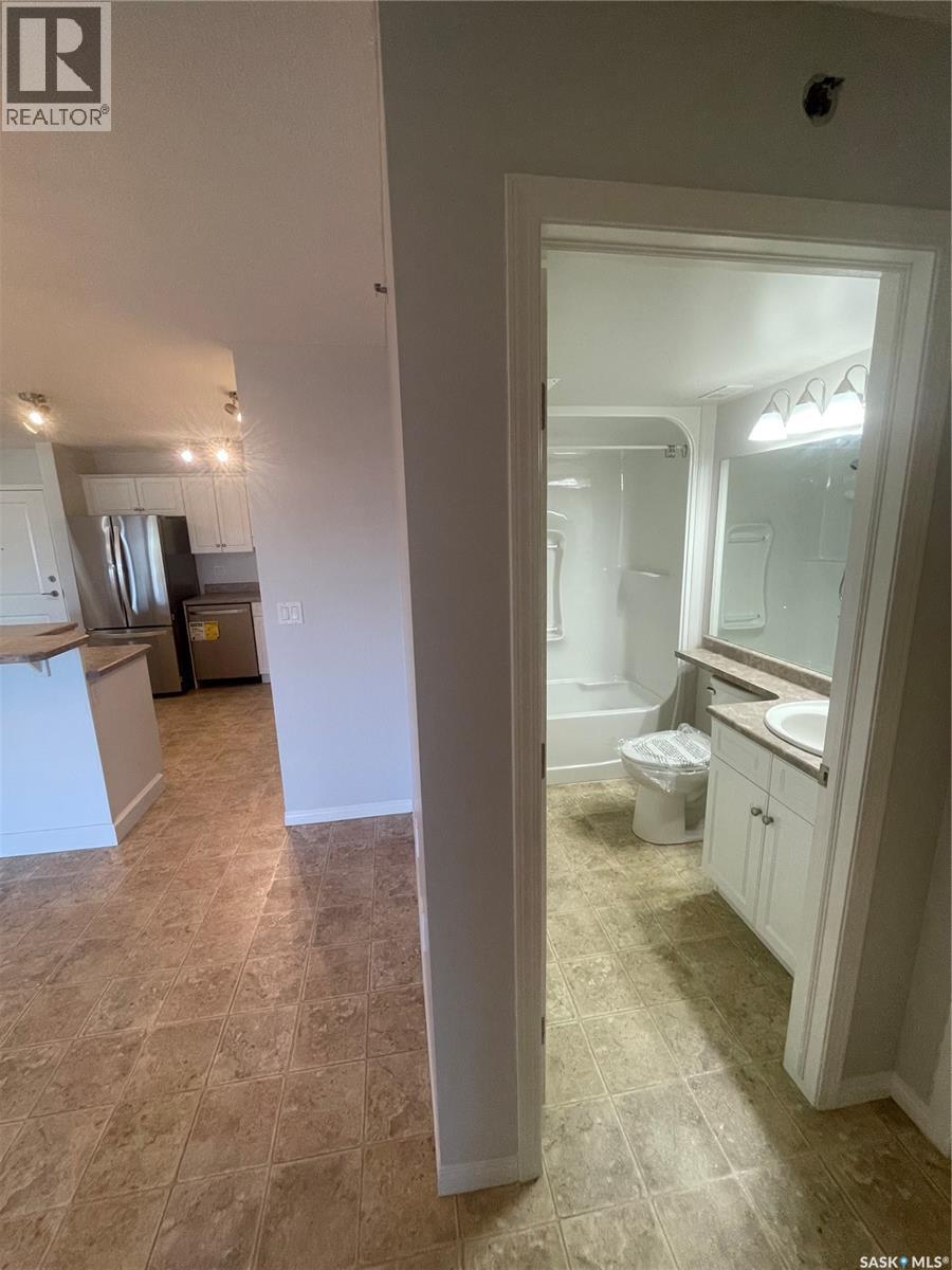 #604 2221 ADELAIDE STREET - 24