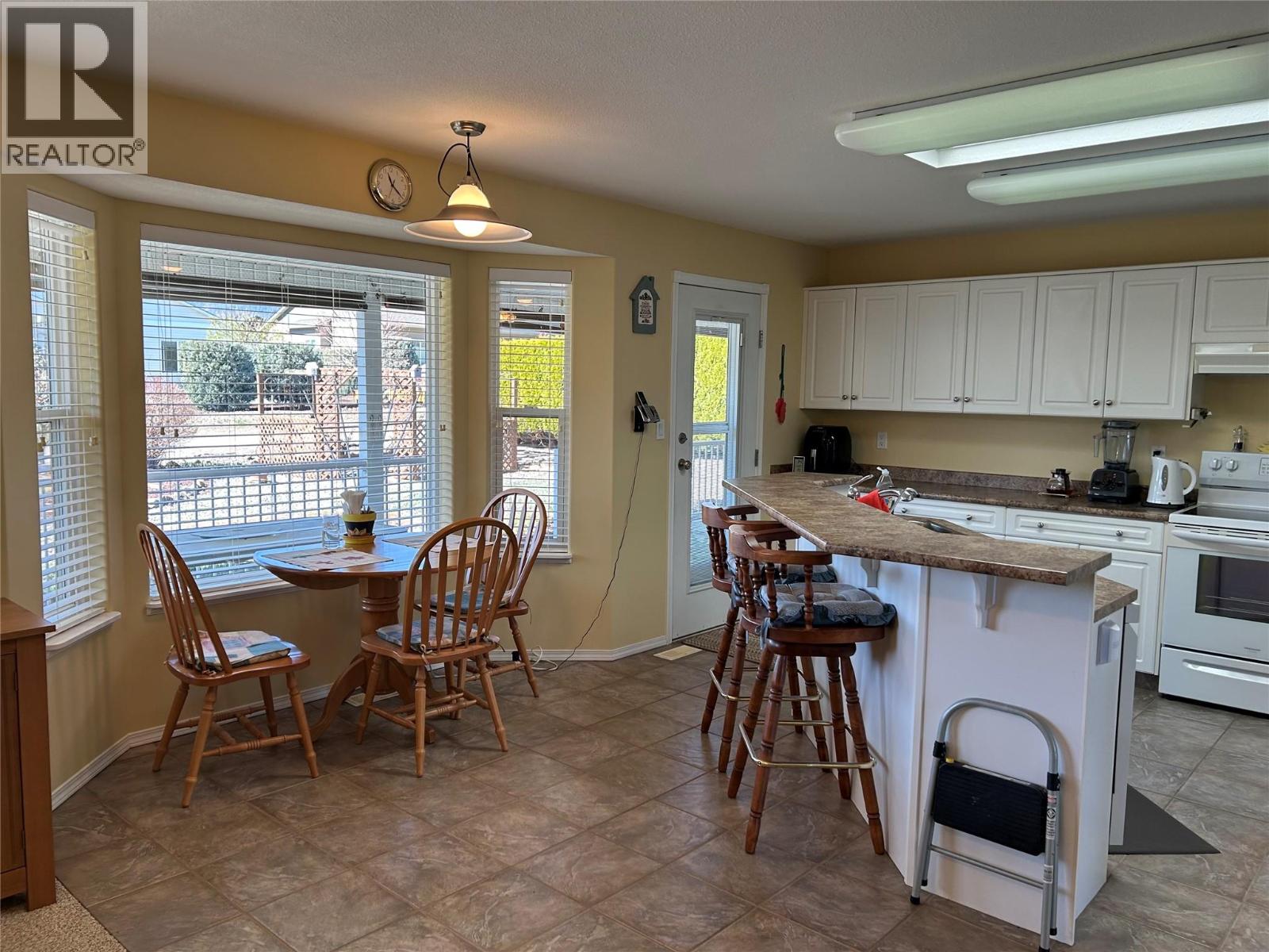 851 8 Avenue, Vernon