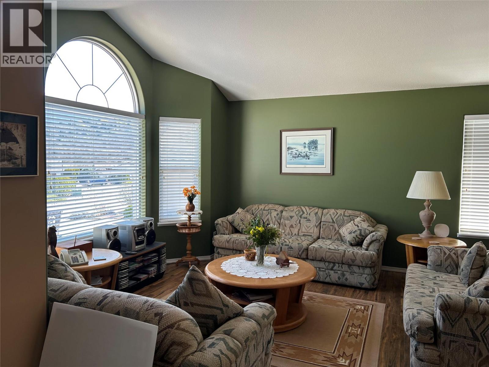 851 8 Avenue, Vernon