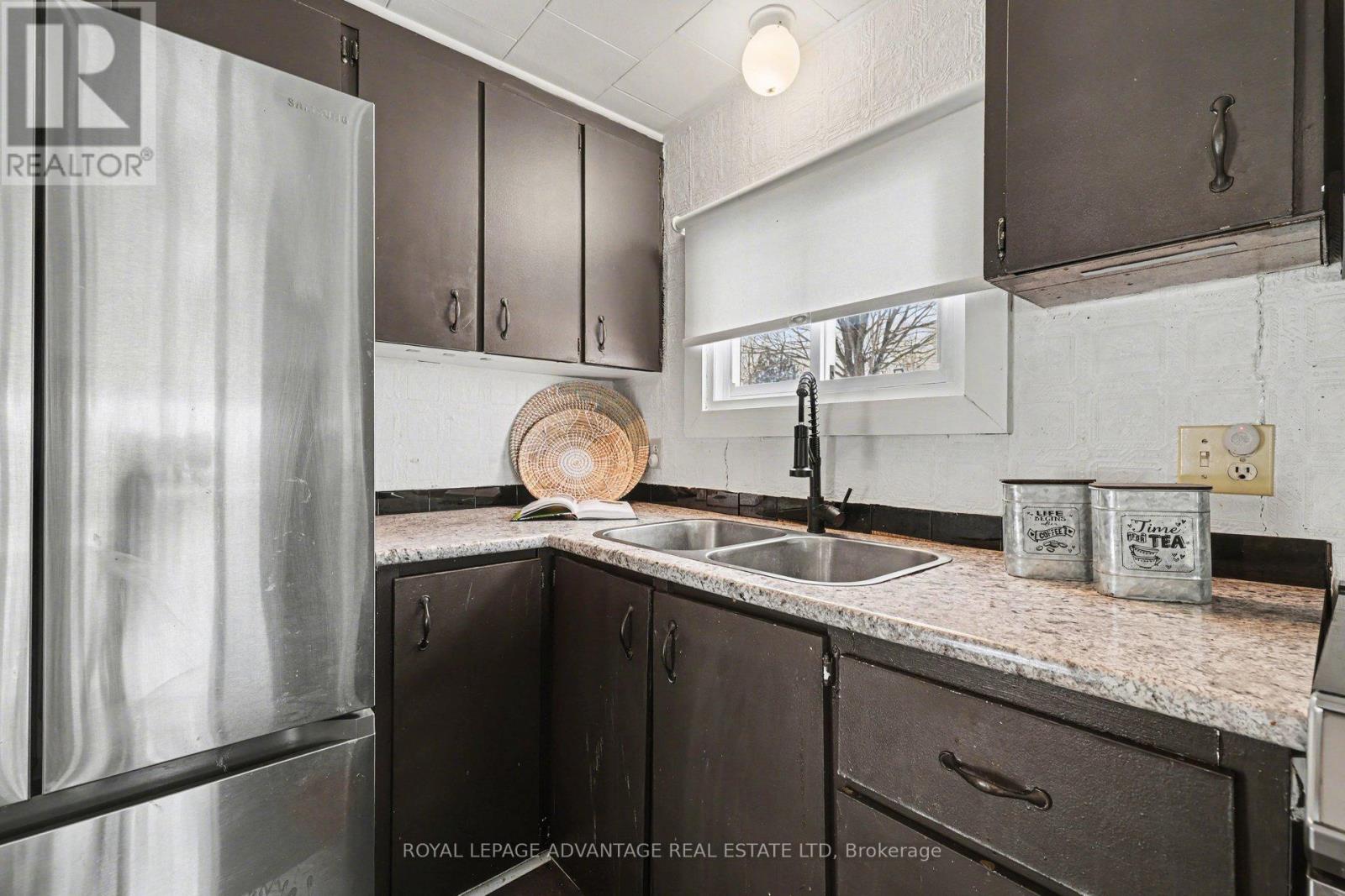 266 HILLVIEW ROAD - 6