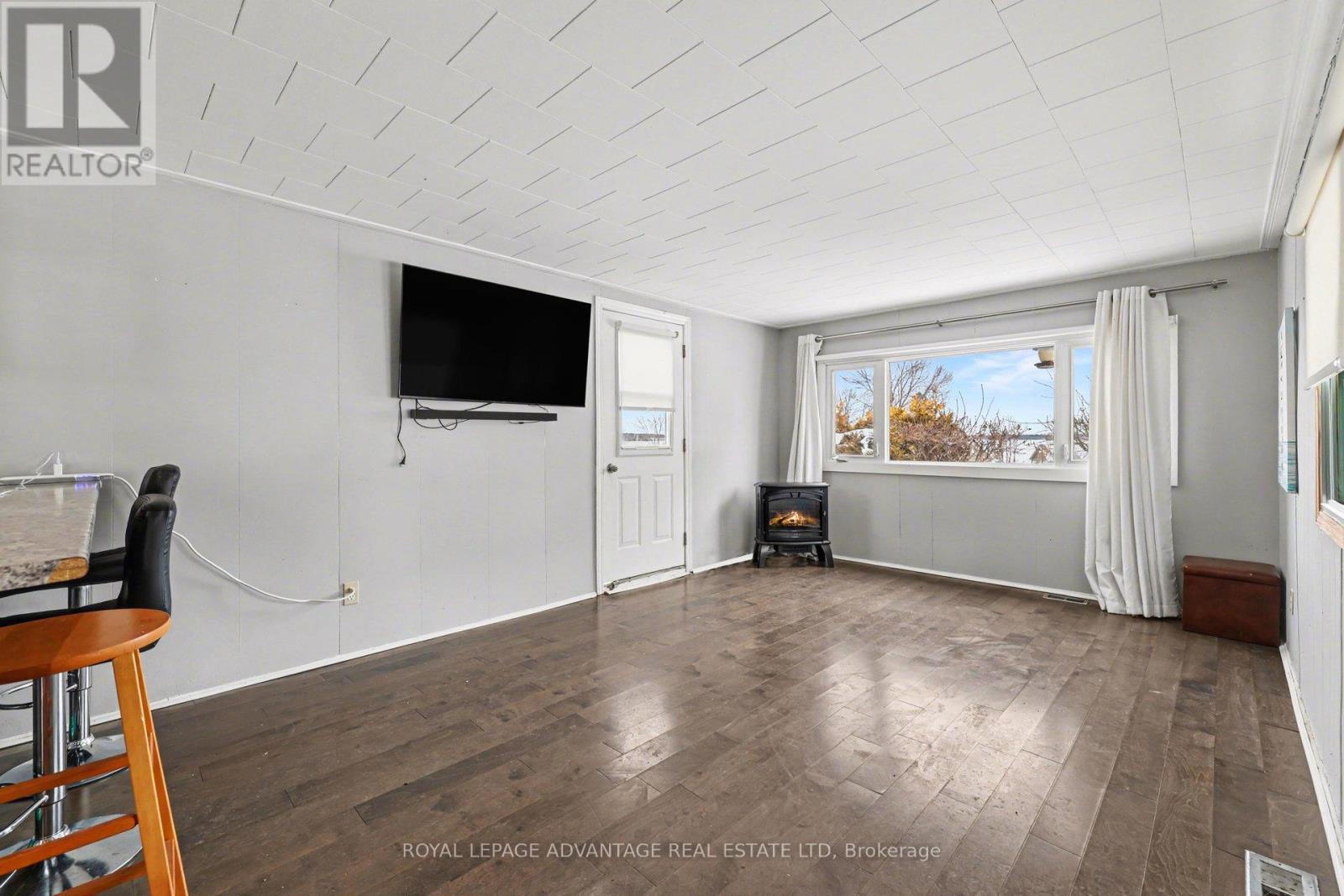 266 HILLVIEW ROAD - 7