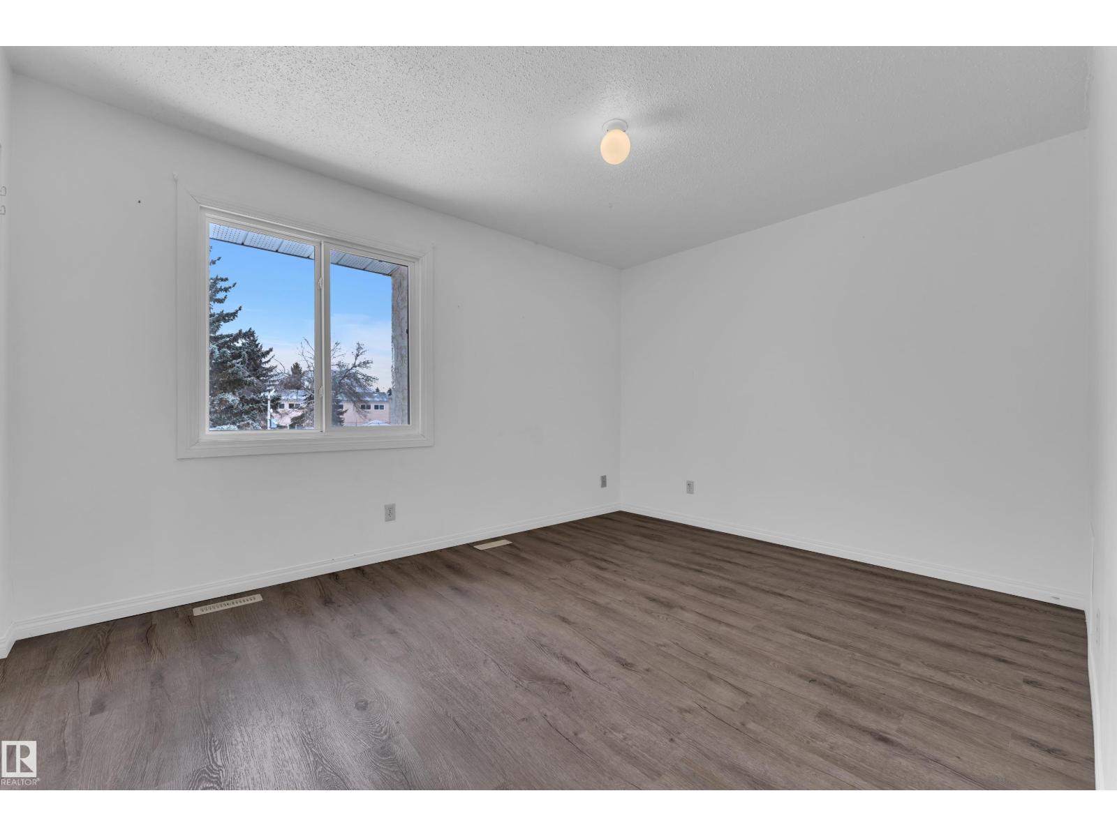 25 LAKEWOOD VG NW, Edmonton