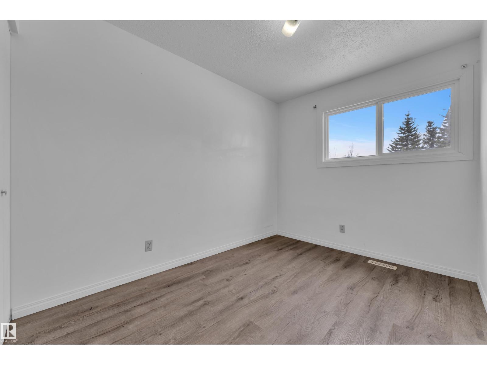 25 LAKEWOOD VG NW, Edmonton