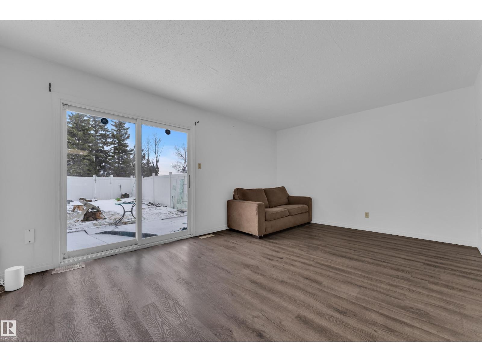 25 LAKEWOOD VG NW, Edmonton