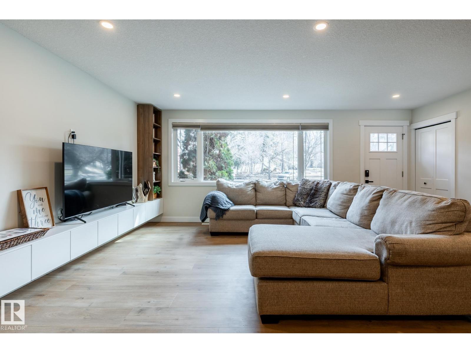 17 SPRUCE CR, St. Albert