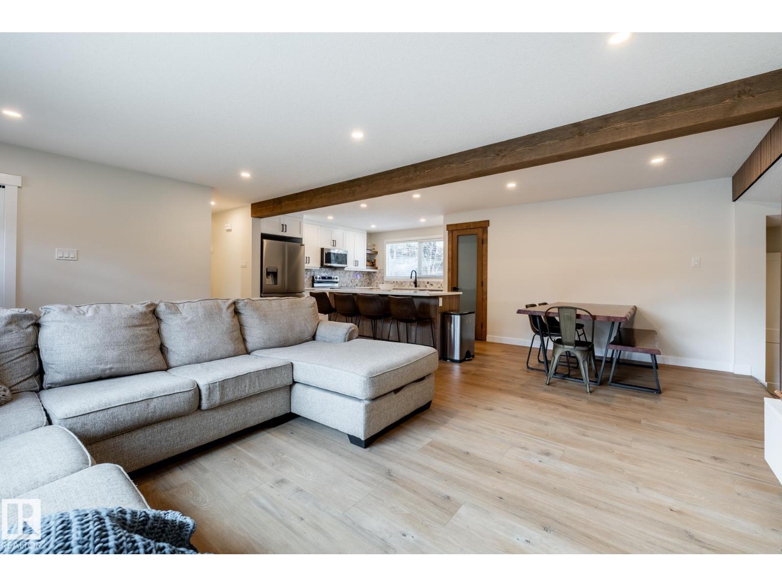 17 SPRUCE CR, St. Albert