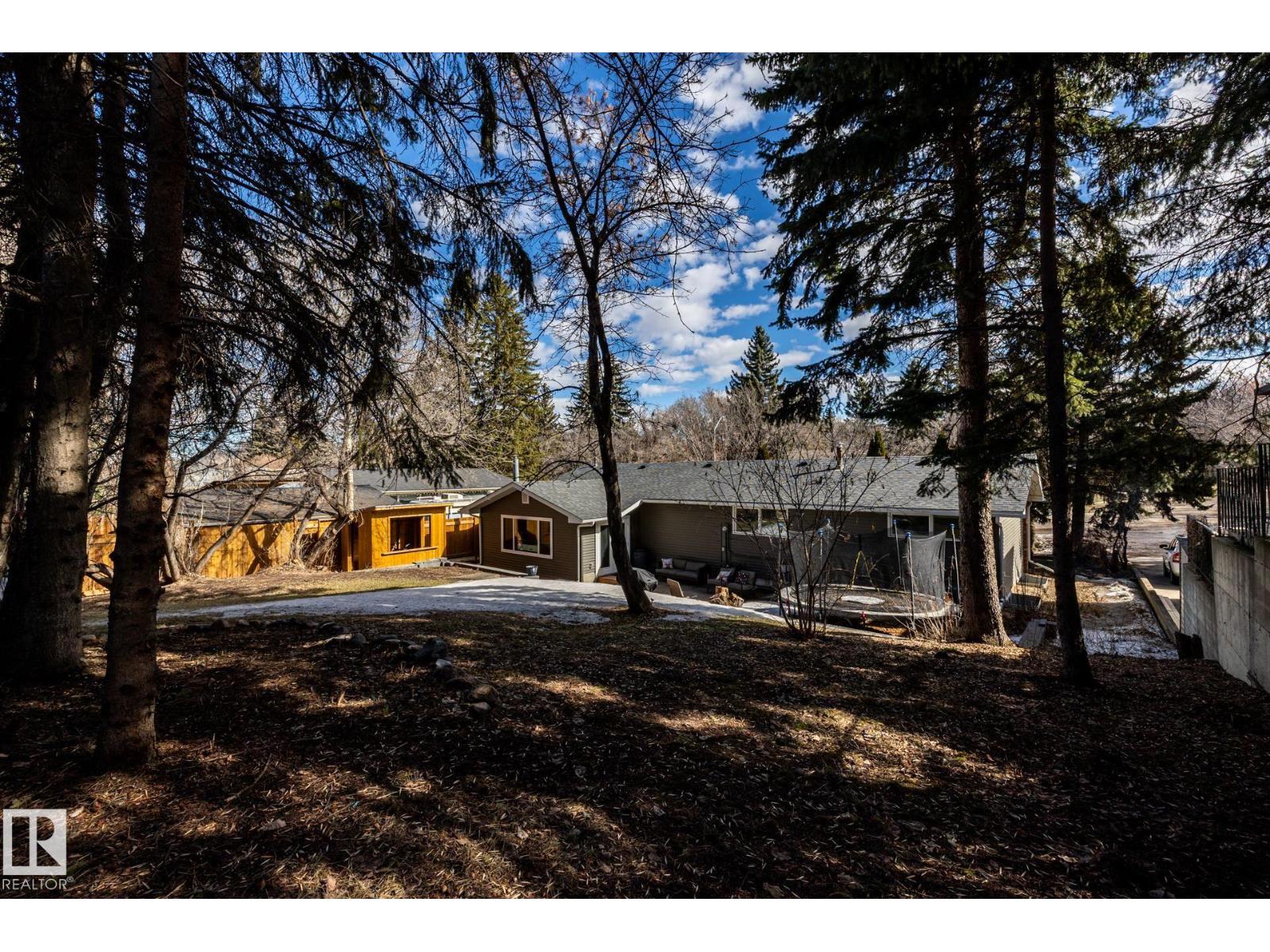 17 SPRUCE CR, St. Albert