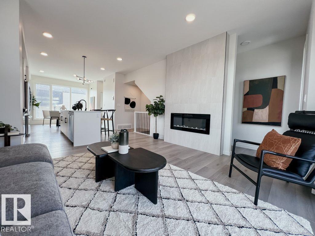 305 32 ST SW, Edmonton