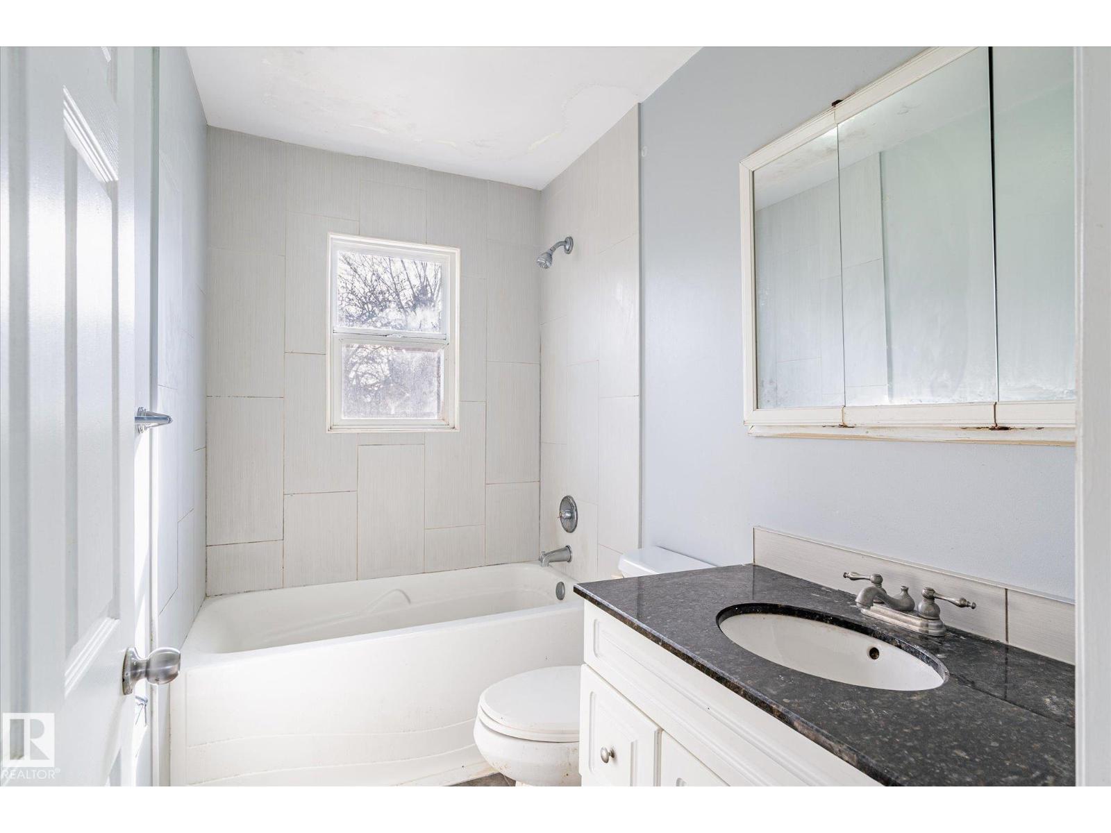 10439 159 ST NW, Edmonton