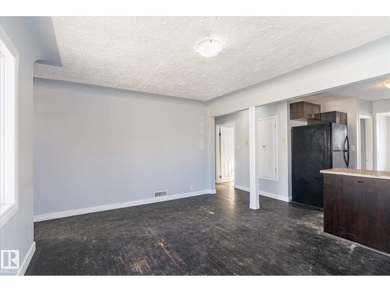 10439 159 ST NW, Edmonton