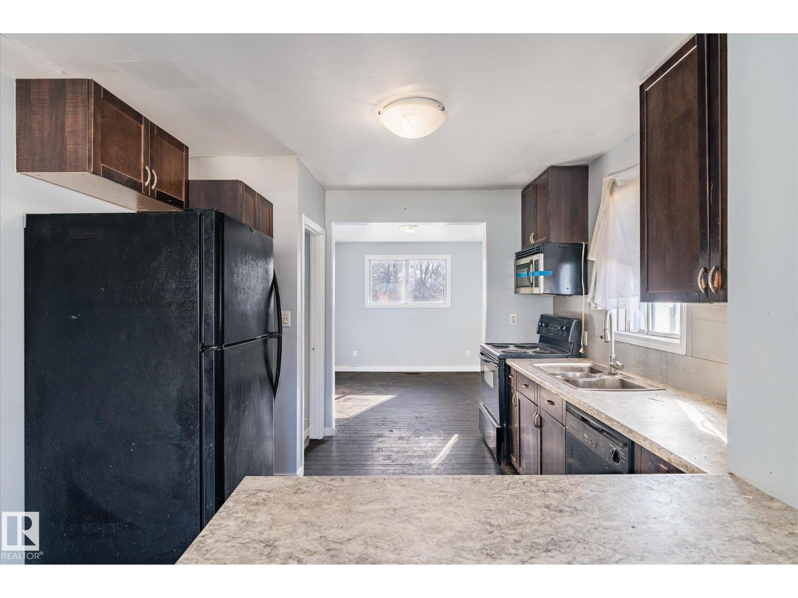 10439 159 ST NW, Edmonton