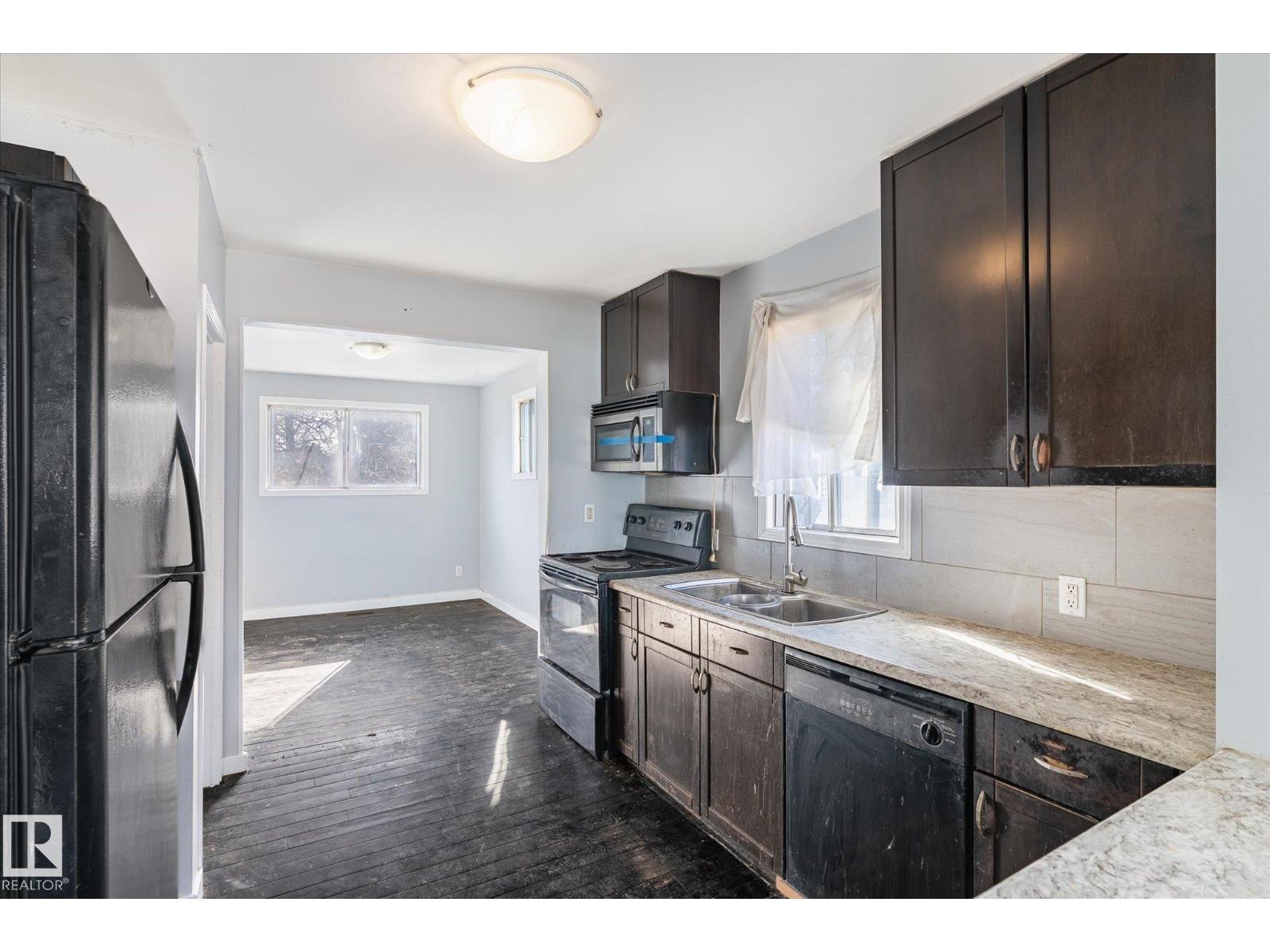 10439 159 ST NW, Edmonton