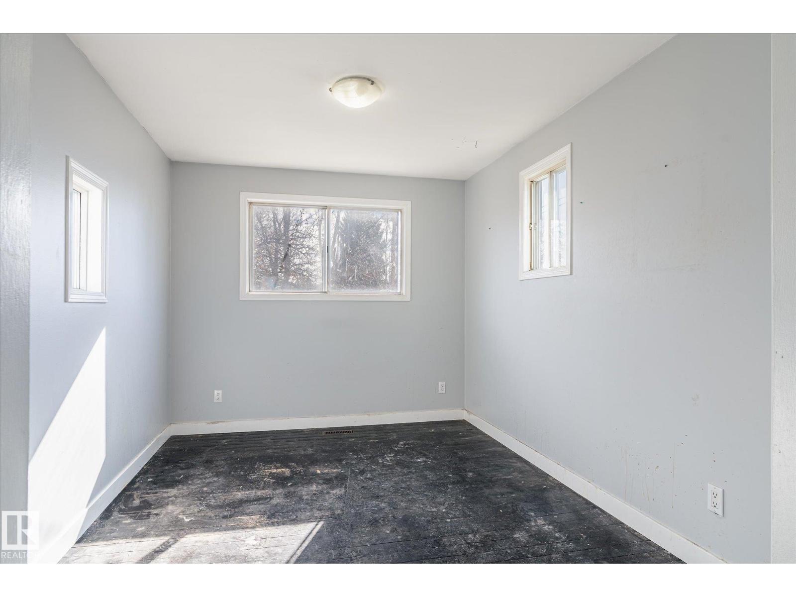 10439 159 ST NW, Edmonton