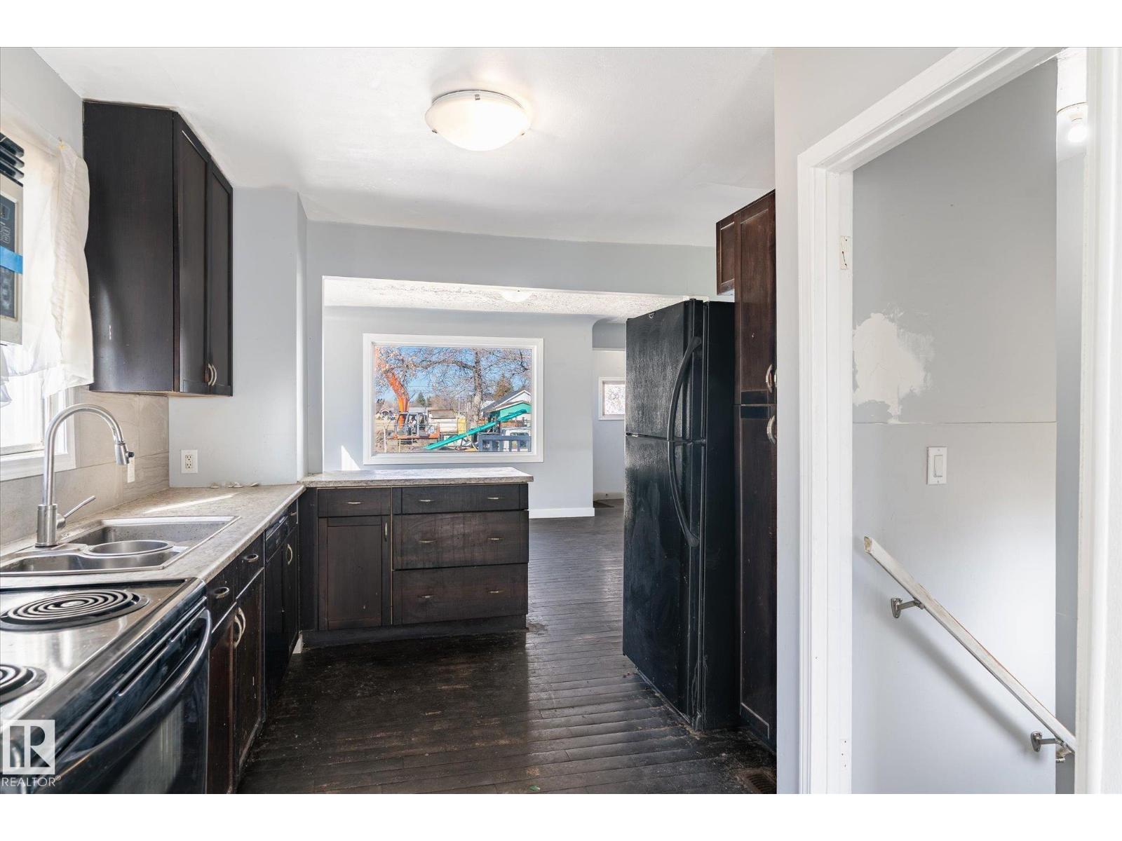 10439 159 ST NW, Edmonton