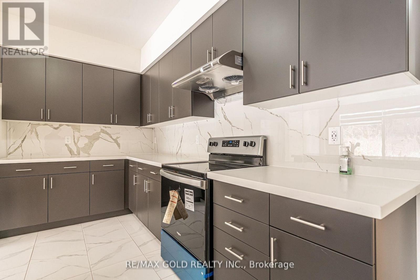 33 GILHAM WAY — photo 18