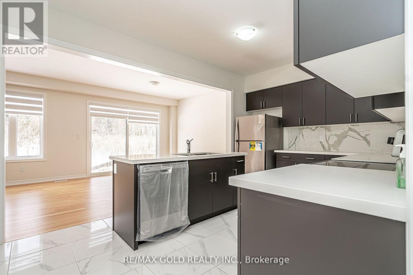 33 GILHAM WAY — photo 19