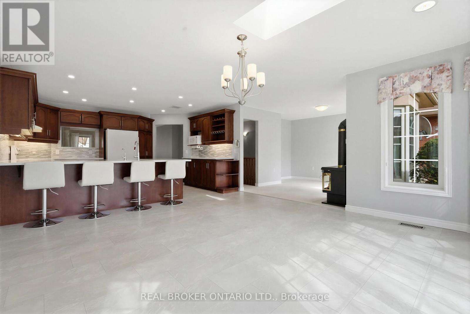 17 PARKSIDE DRIVE — photo 19