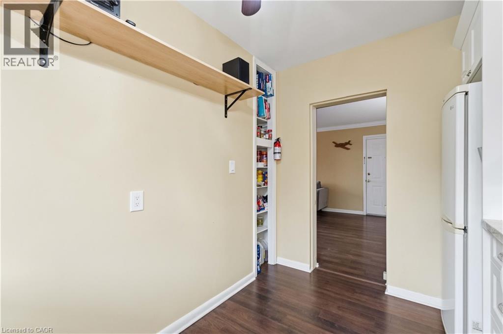 #23 231 MACNAB STREET S - 11