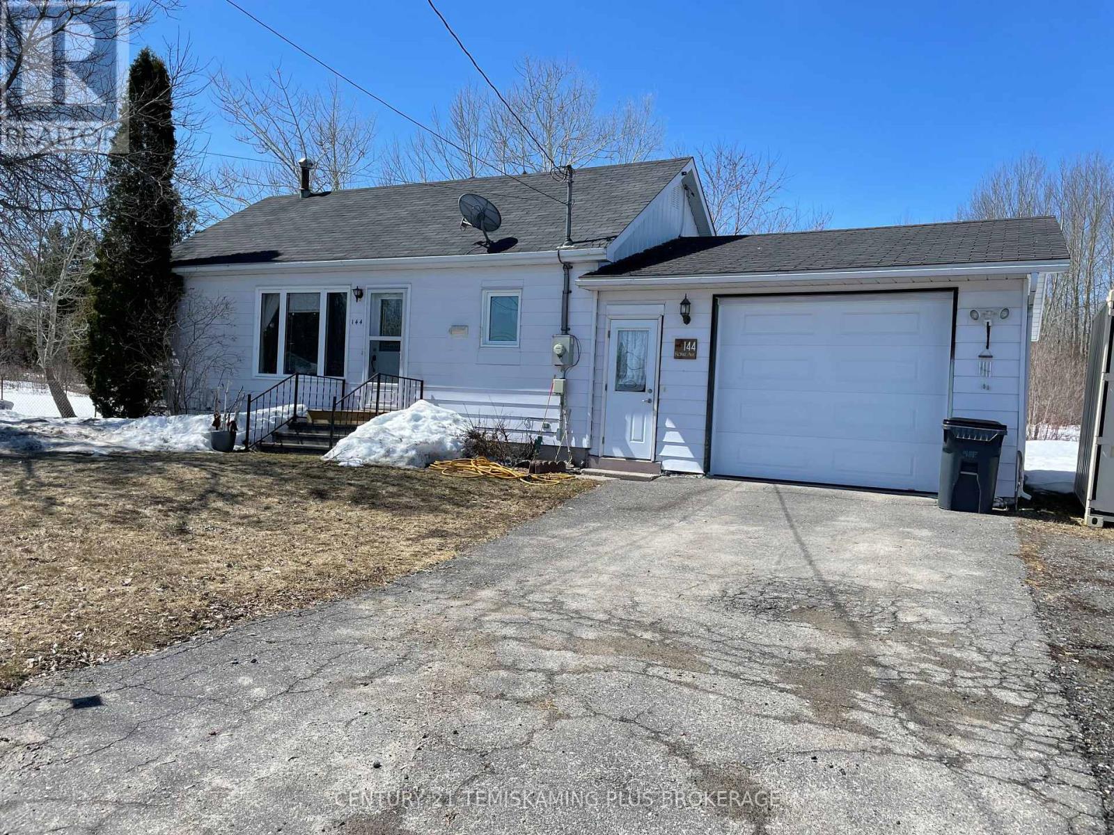 144 RORKE AVENUE, Temiskaming Shores (Haileybury), Ontario, P0J1K0 — Photo 2