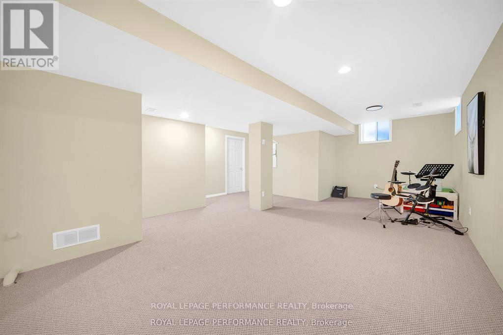 262 TEMPEST DRIVE - 24