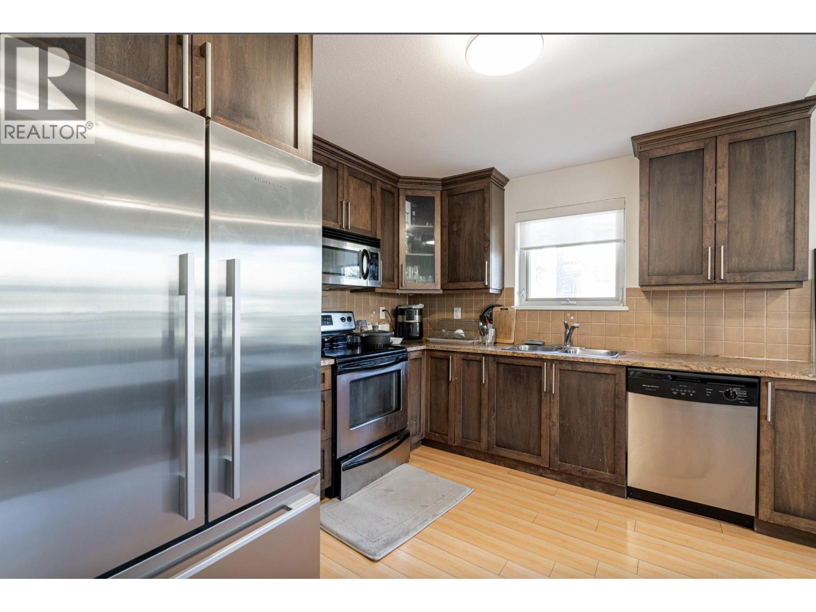 203 1988 SUFFOLK AVENUE, Port Coquitlam
