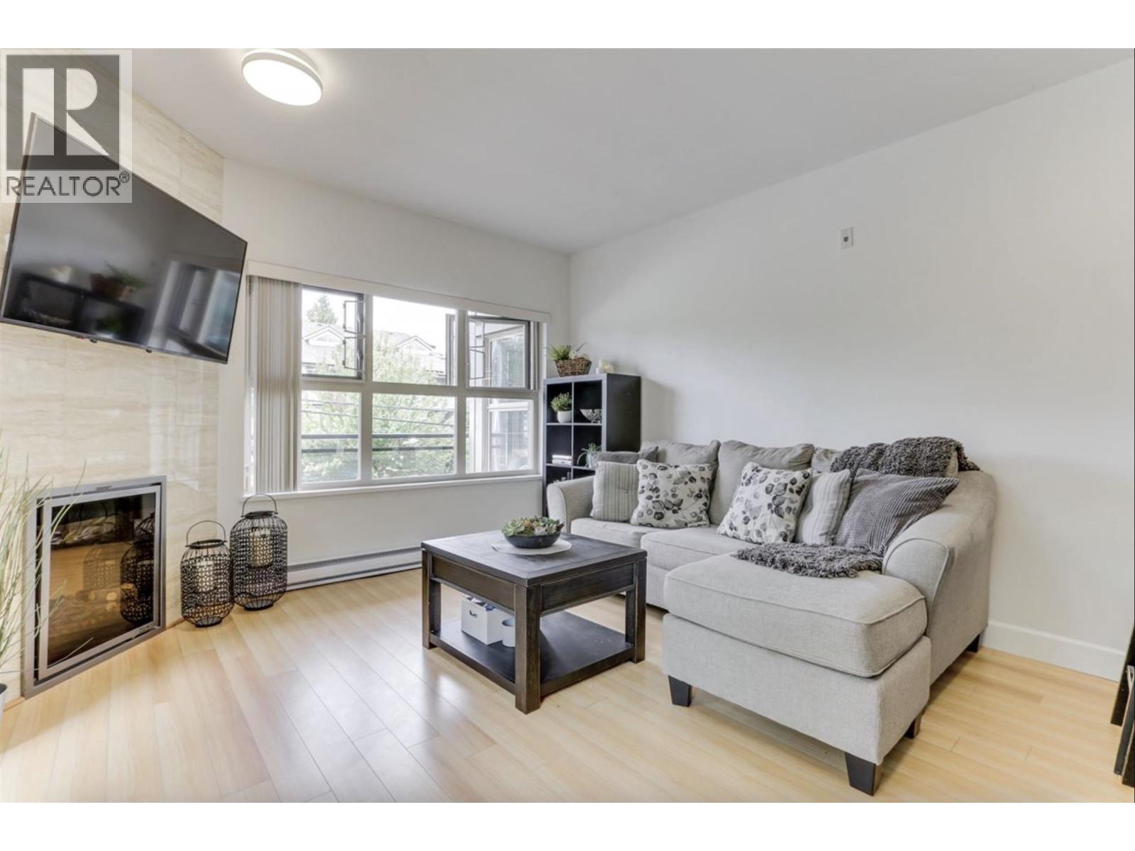 203 1988 SUFFOLK AVENUE, Port Coquitlam