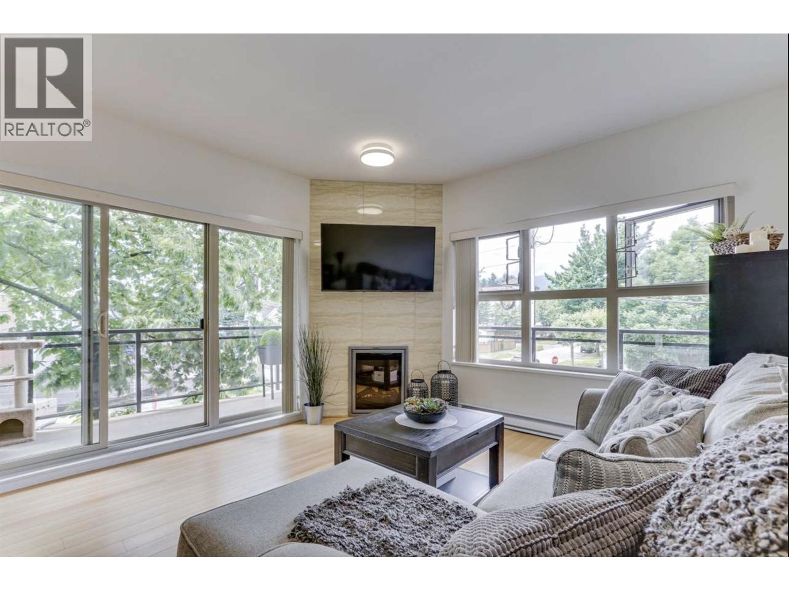 203 1988 SUFFOLK AVENUE, Port Coquitlam