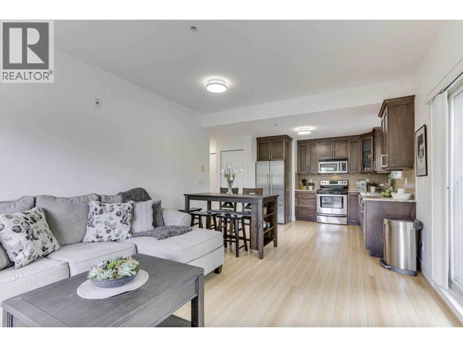203 1988 SUFFOLK AVENUE, Port Coquitlam