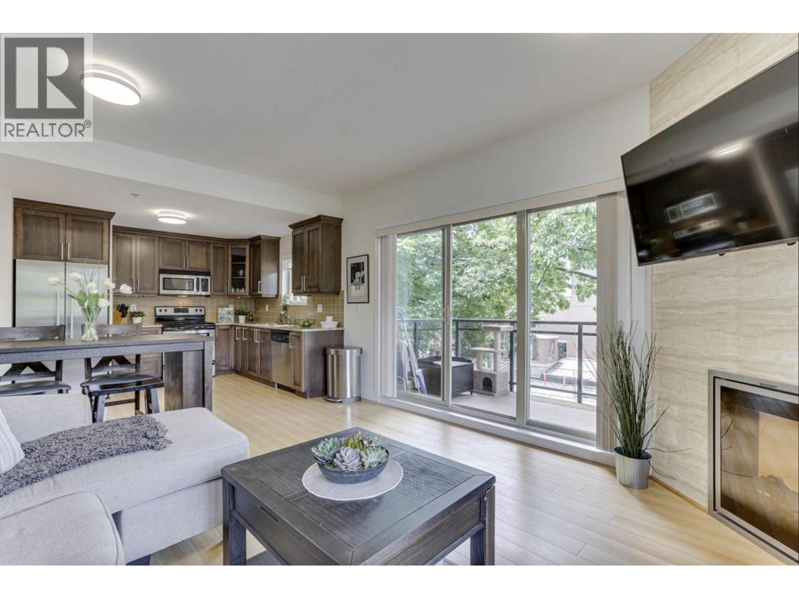 203 1988 SUFFOLK AVENUE, Port Coquitlam