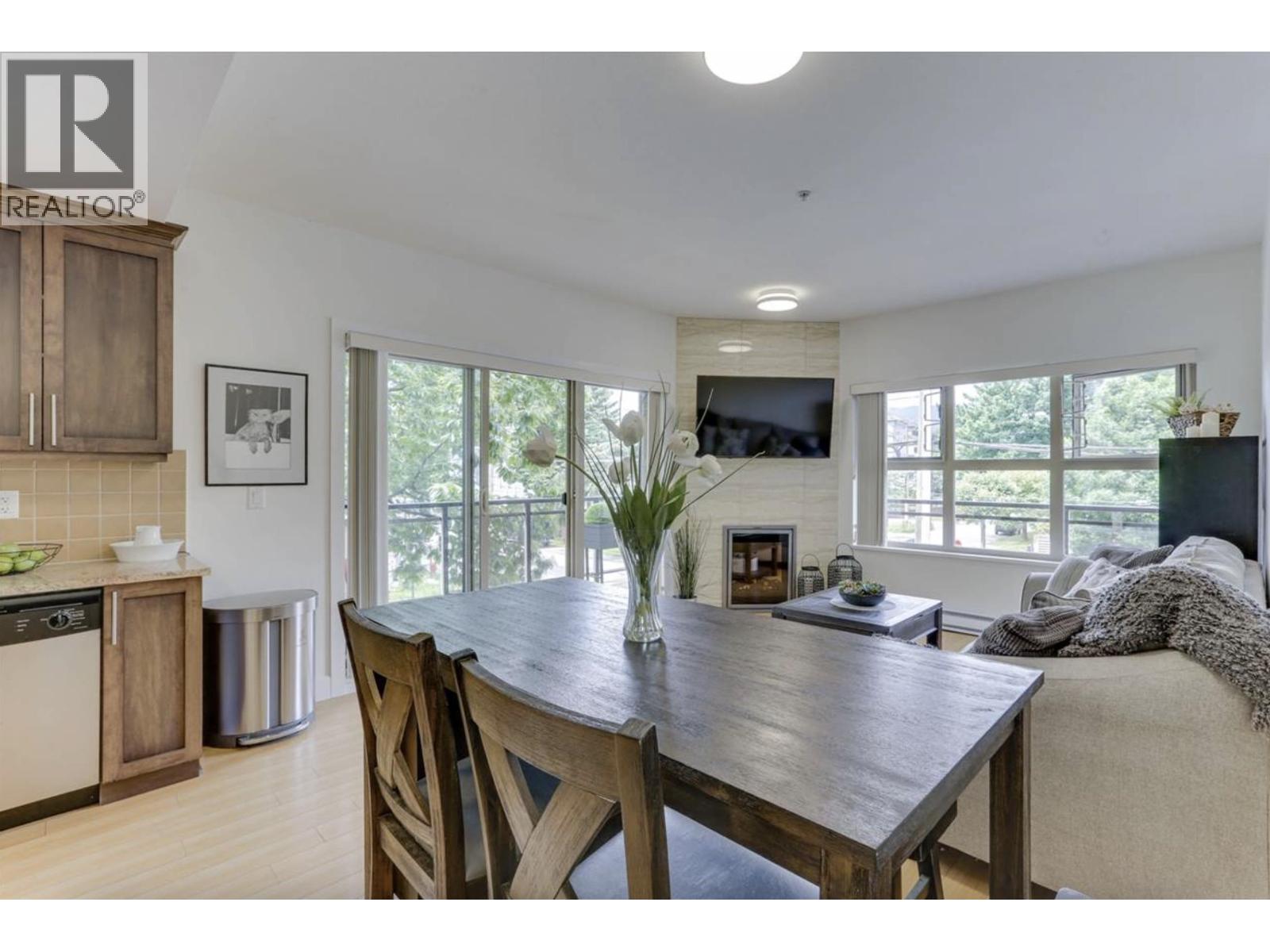 203 1988 SUFFOLK AVENUE, Port Coquitlam