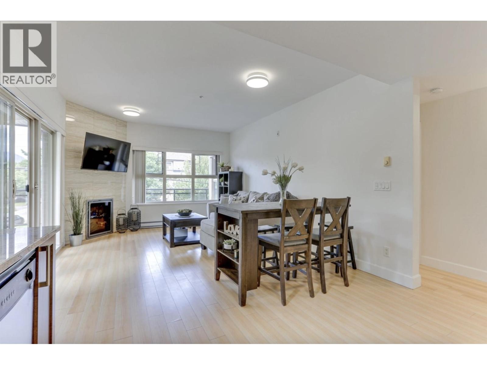 203 1988 SUFFOLK AVENUE, Port Coquitlam