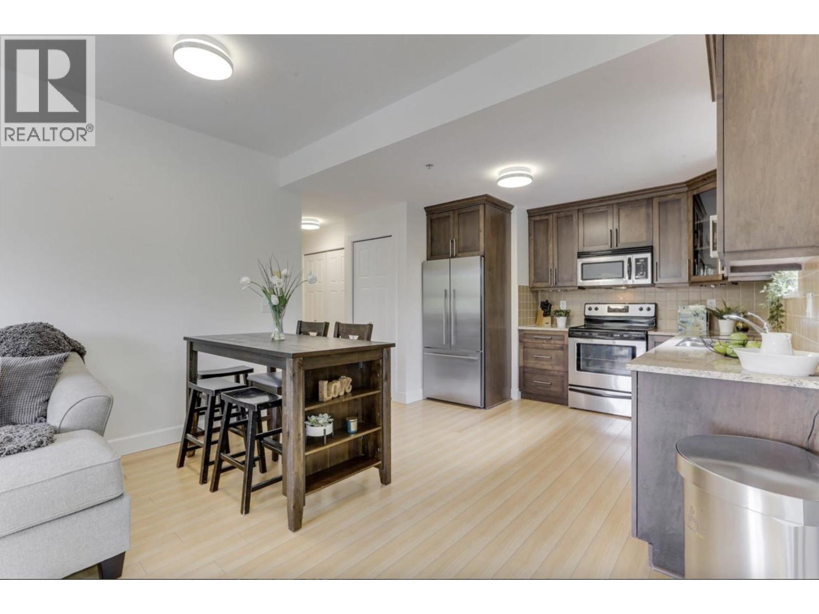 203 1988 SUFFOLK AVENUE, Port Coquitlam