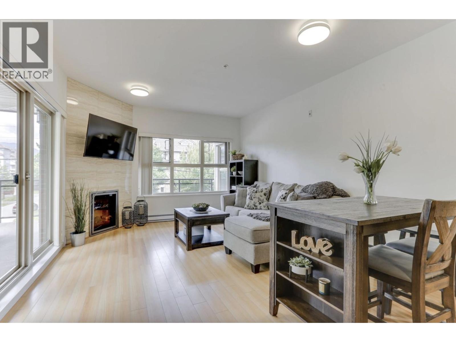 203 1988 SUFFOLK AVENUE, Port Coquitlam