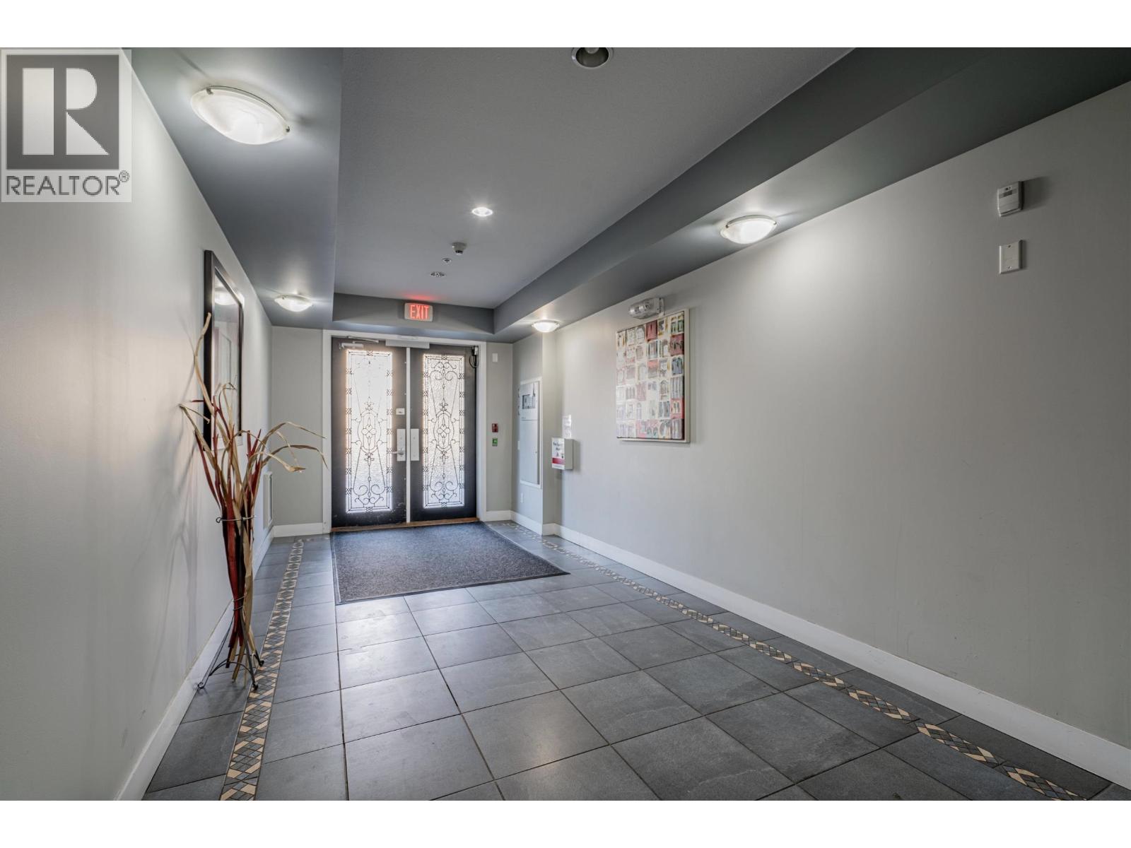 203 1988 SUFFOLK AVENUE, Port Coquitlam