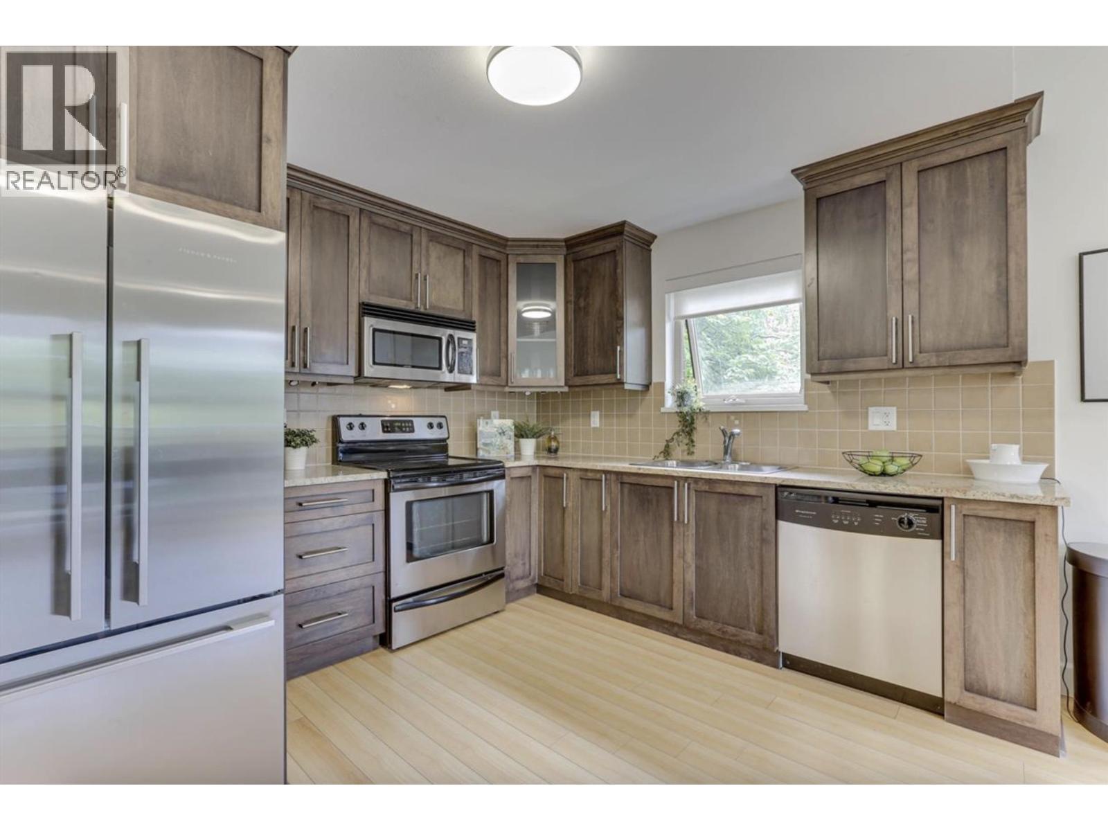 203 1988 SUFFOLK AVENUE, Port Coquitlam