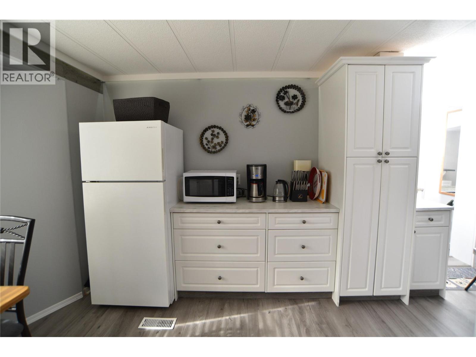 #21 2756 GREENWOOD ROAD - 22