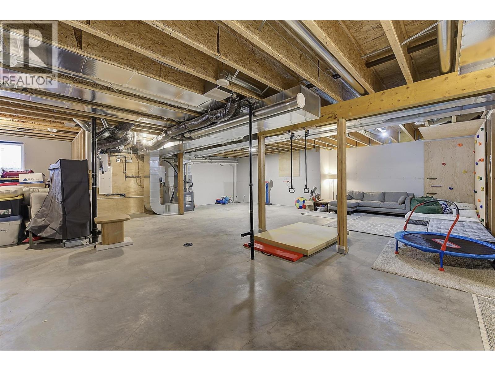  622 Trumpeter Road, Kelowna