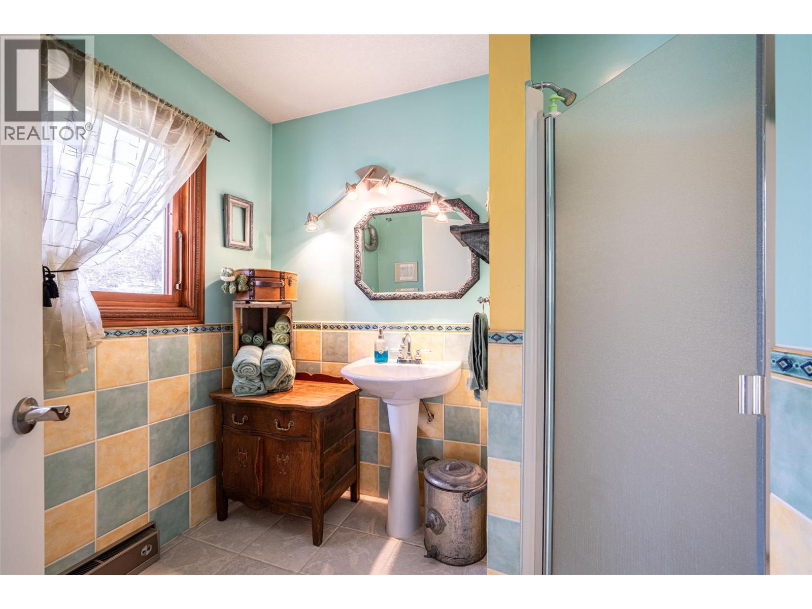 701 Robin Road, Vernon