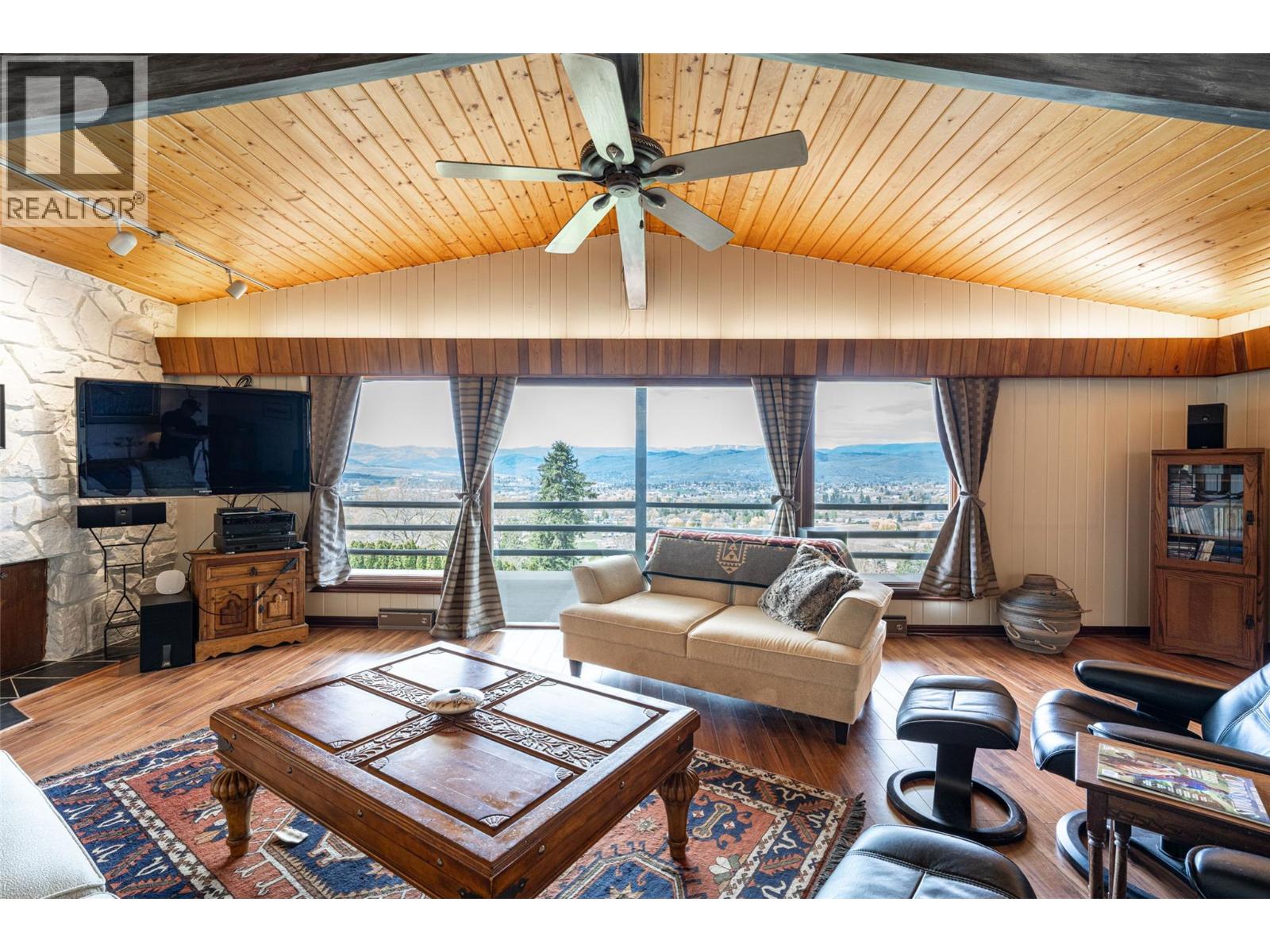 701 Robin Road, Vernon