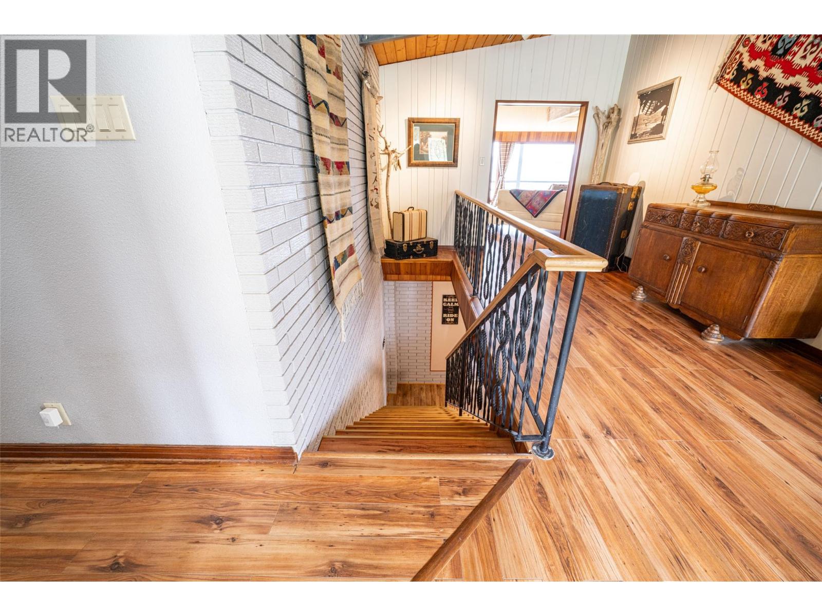 701 Robin Road, Vernon