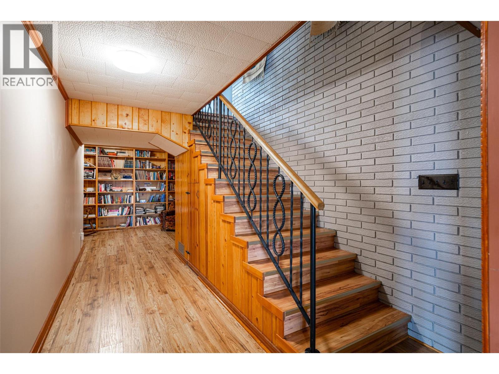 701 Robin Road, Vernon