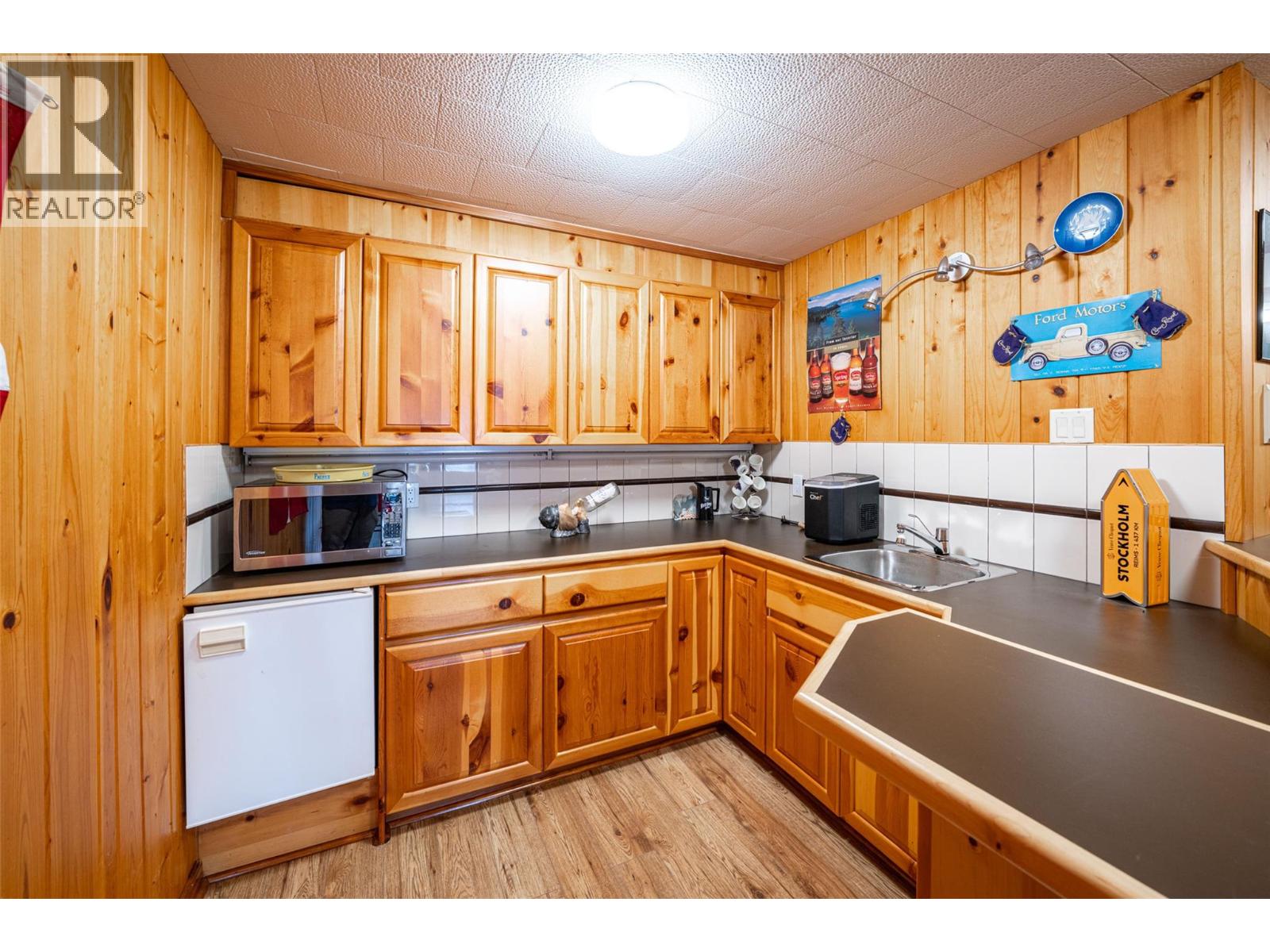 701 Robin Road, Vernon