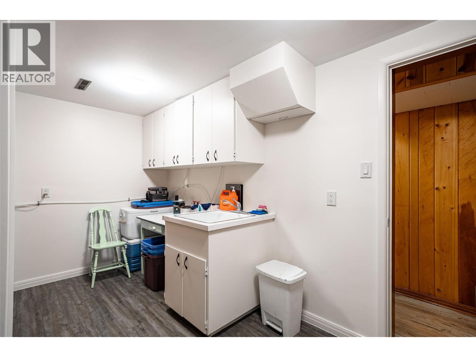 701 Robin Road, Vernon