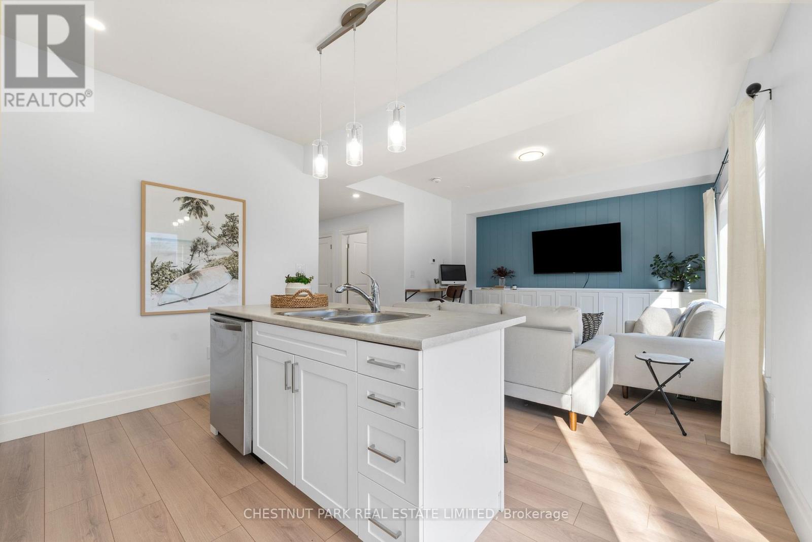 36 CAMPBELL CRESCENT - 11