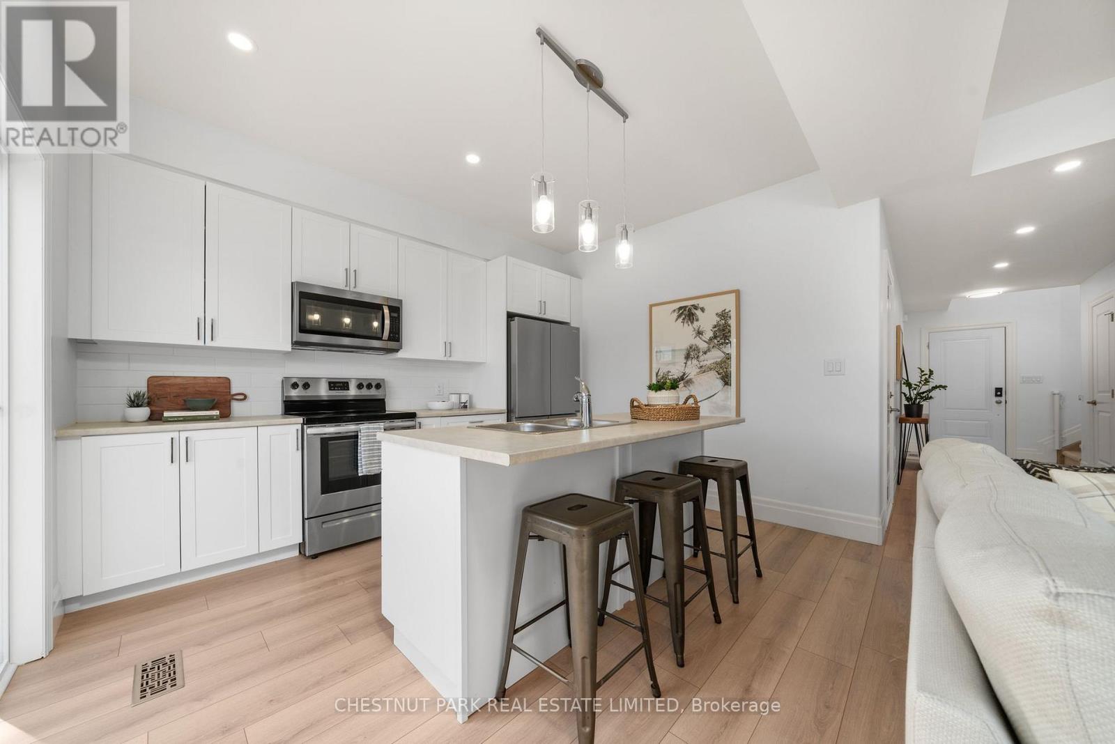 36 CAMPBELL CRESCENT - 12