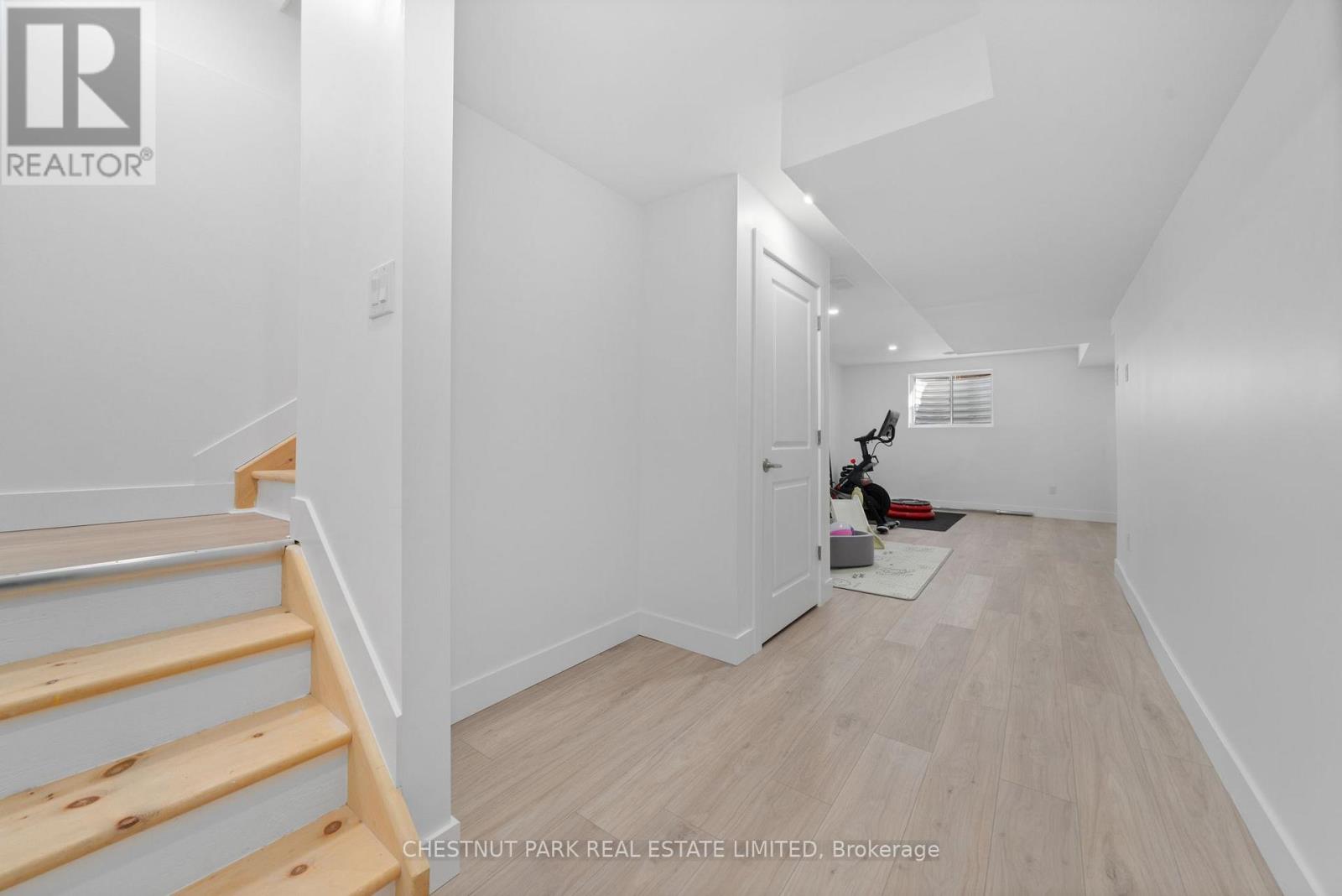 36 CAMPBELL CRESCENT - 24