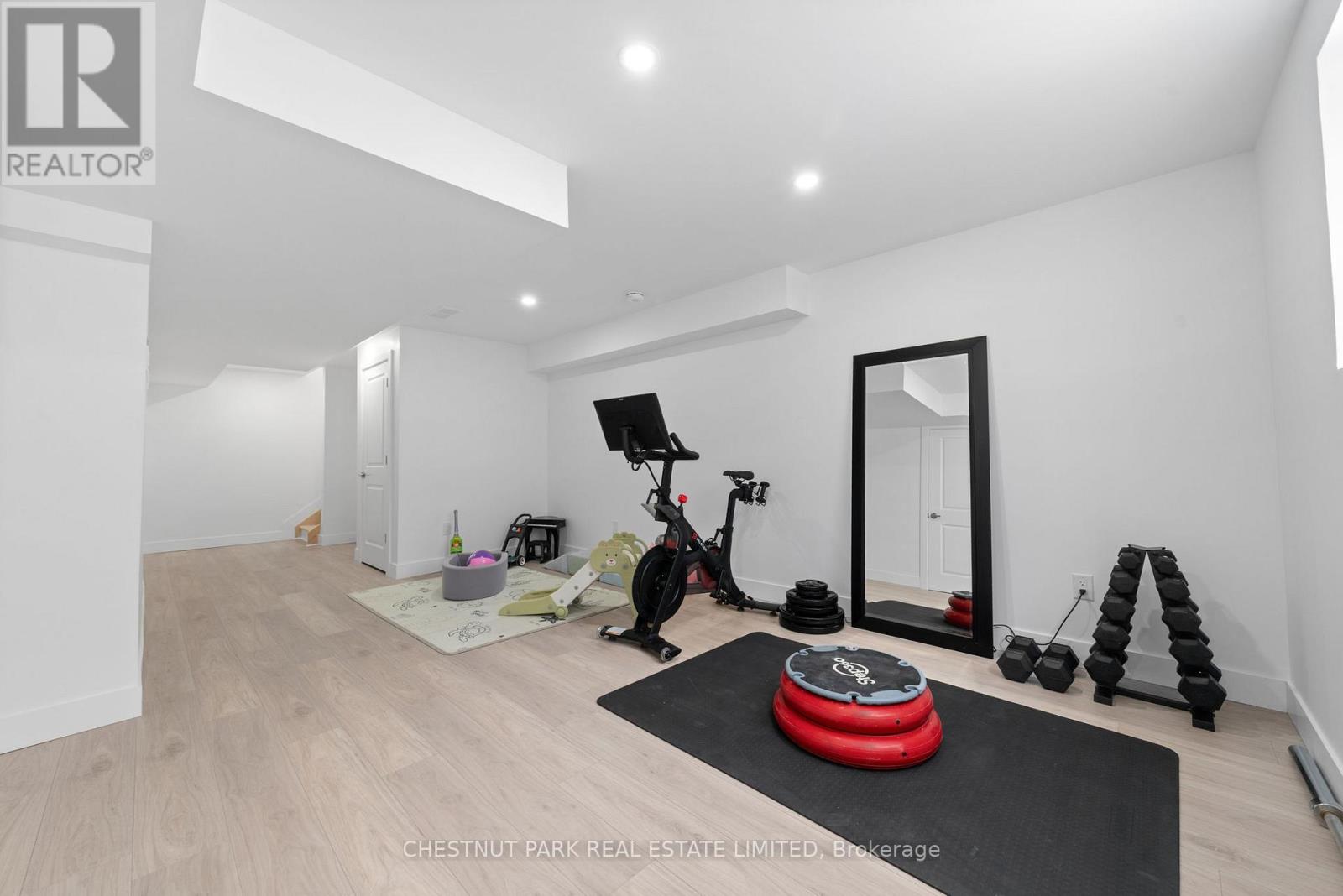 36 CAMPBELL CRESCENT - 26
